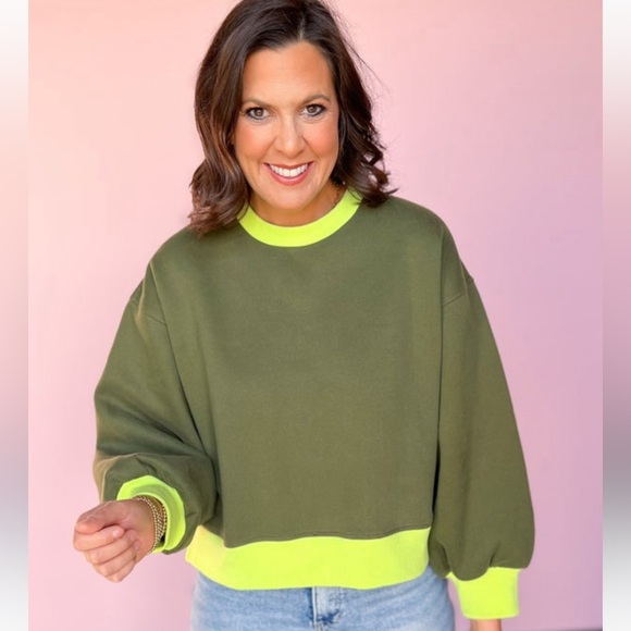 SSYS Tops - NWT COLOR-BLOCK SWEATSHIRT BUBBLE SLEEVE CREW NECK PULLOVER OLIVE AND LIME